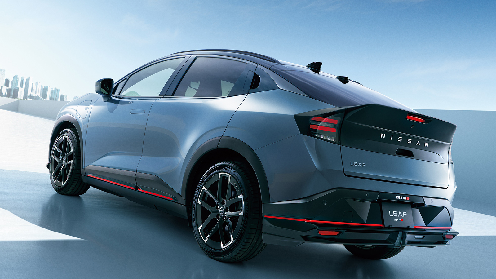 Το νέο LEAF NISMO ξεχωρίζει άμεσα χάρη στην δυναμική του εικόνα.